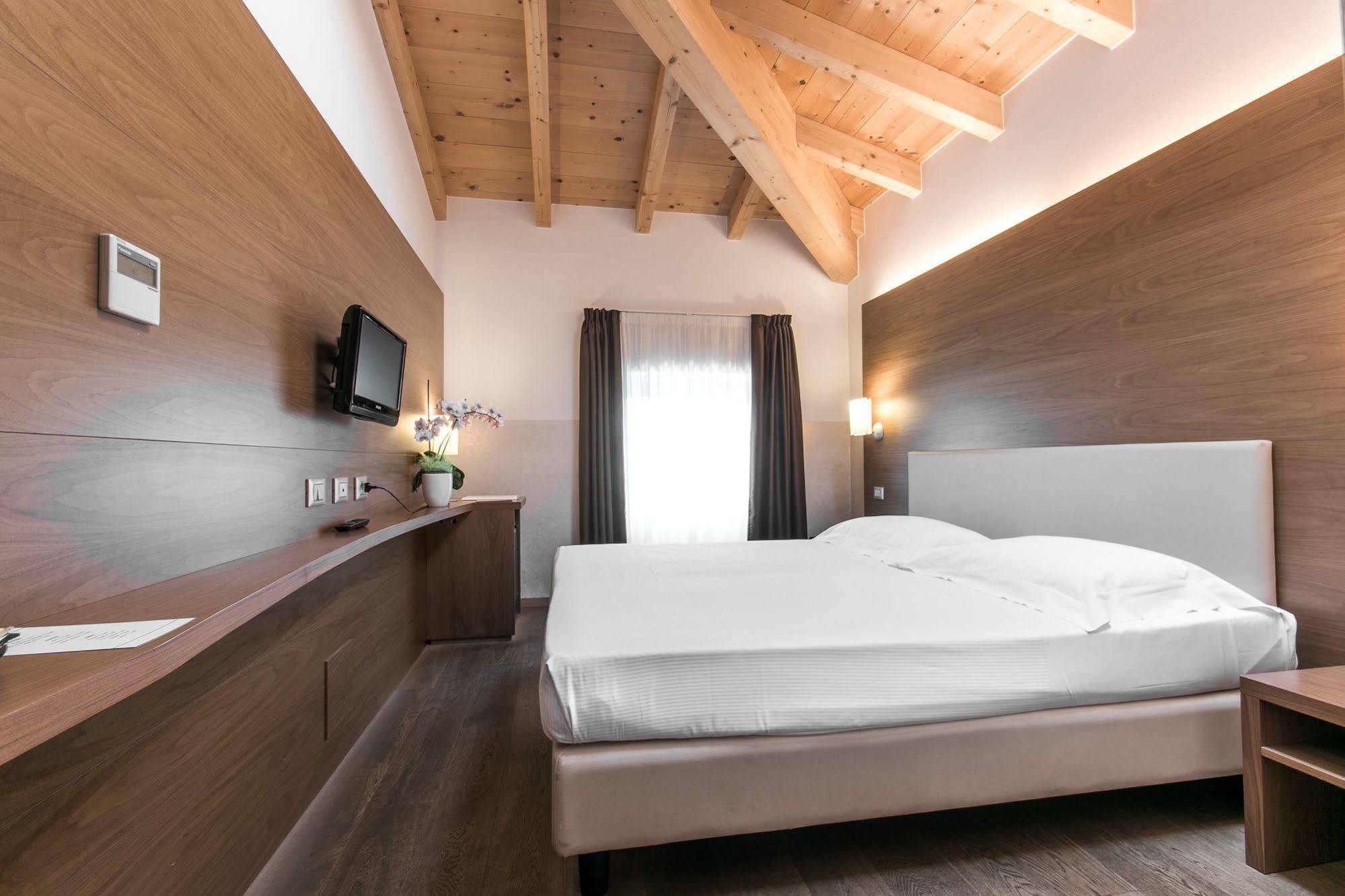 Opera Hotel 3*
